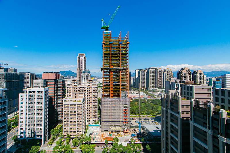 永慶房產集團盤點近一年來七都的預售屋單價帶表現，發現台北市單價百萬以上預售屋占全市總量的43.9%。(房市示意圖)