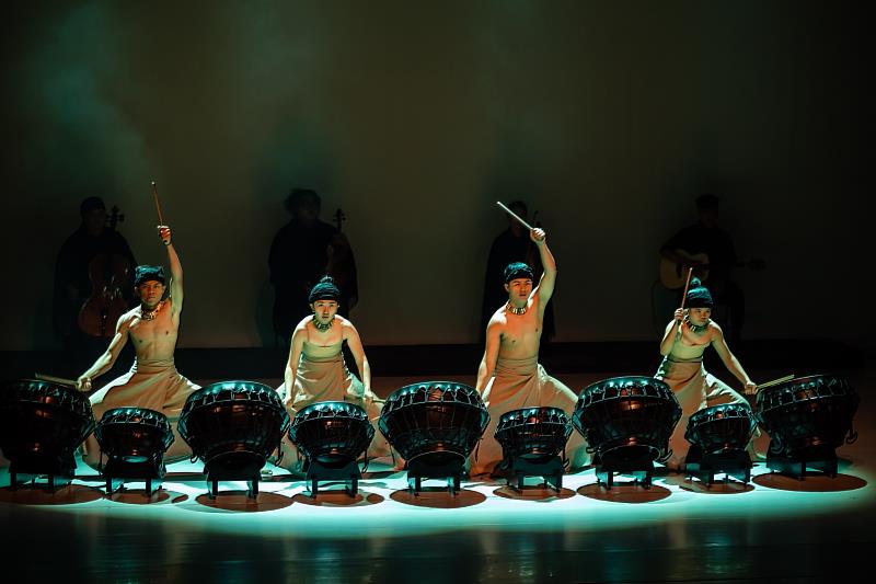 羽擊舞藝術將於劇場呈現排灣族拍刺文化。