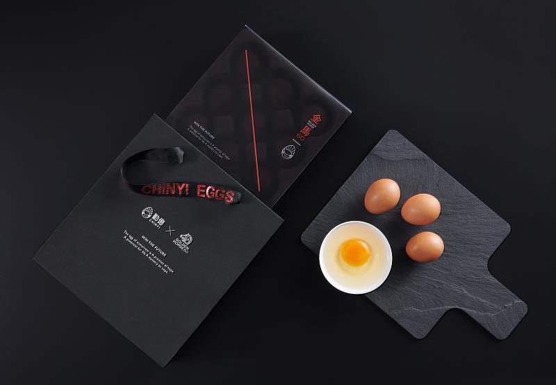 「金馬60放山蛋禮盒」選用最高規格的放牧雞蛋，搭配低調奢華環保材質包裝，是金馬獎指定的貴賓禮品。（資料來源：勤億蛋品科技提供）