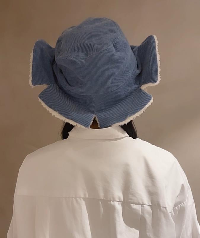 曾子薰替自己設計一頂帽子，來表達自己滿20歲的隱喻和儀式感