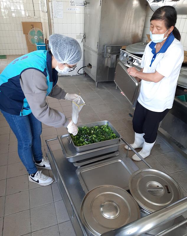 臺東縣衛生局112年抽驗學校午餐與團膳業者138件 皆與規定相符