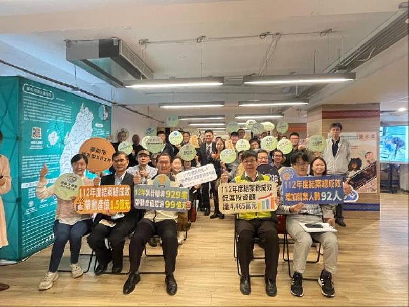 績優廠商大合影。