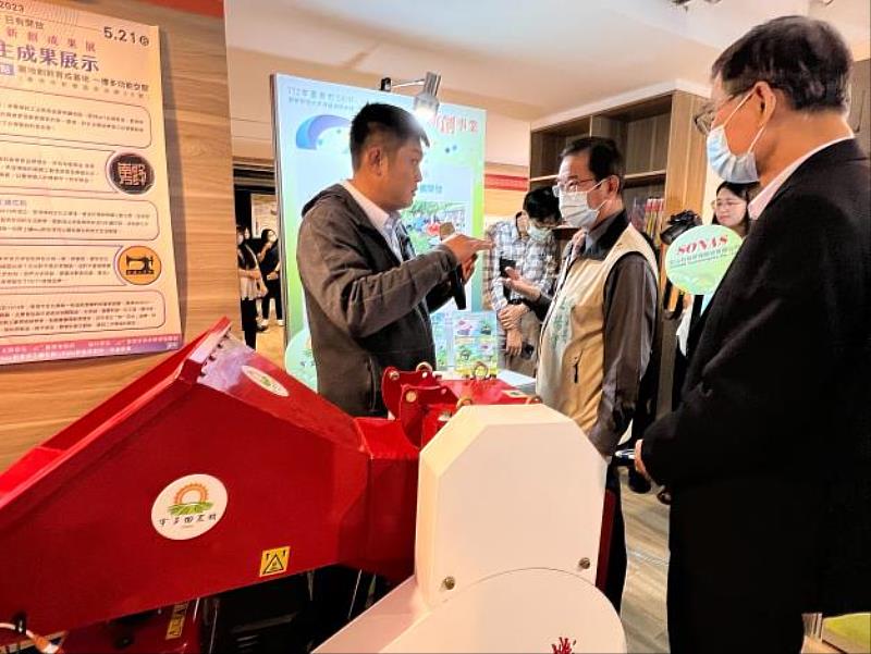 SBIR績優廠商介紹產品。