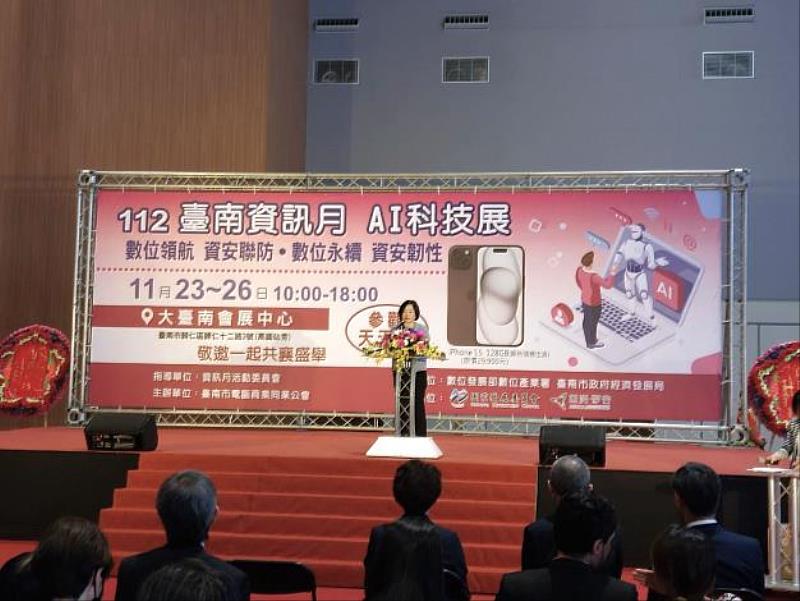 數位發展部數位產業署黃雅萍主任秘書致詞。