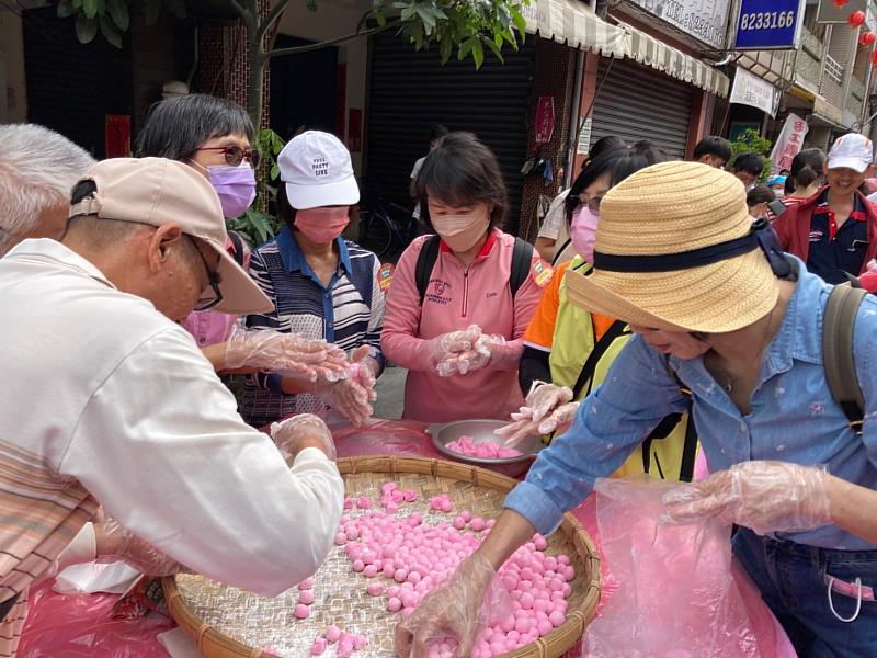 1210 走讀永靖街文化圈‧傳承體驗兼具 千人搓湯圓