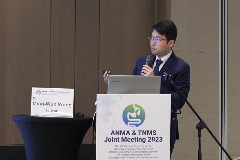 花蓮慈濟醫院肝膽腸胃科翁銘彣醫師在11月的亞太腸胃蠕動學會雙年會(ANMA & TNMS 2023)，向亞太各國的專家分享成果。