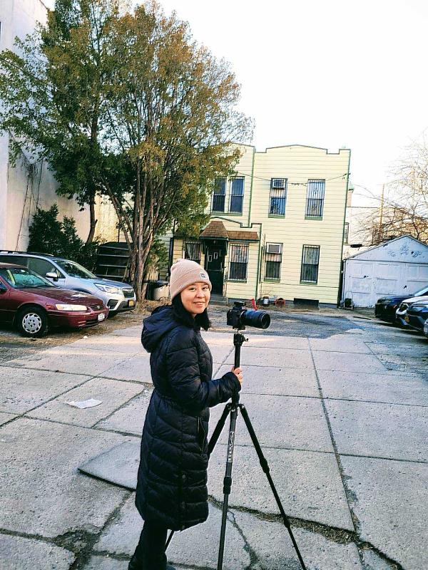 圖說二：黃莉翔於塗鴉之城布希維克(Bushwick, 位於布魯克林)創作中