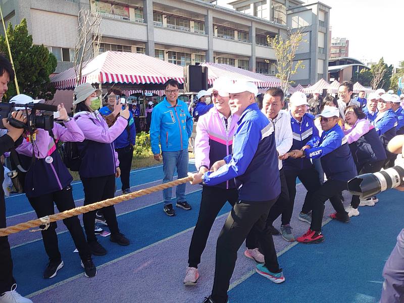 圖4 拔河表演賽