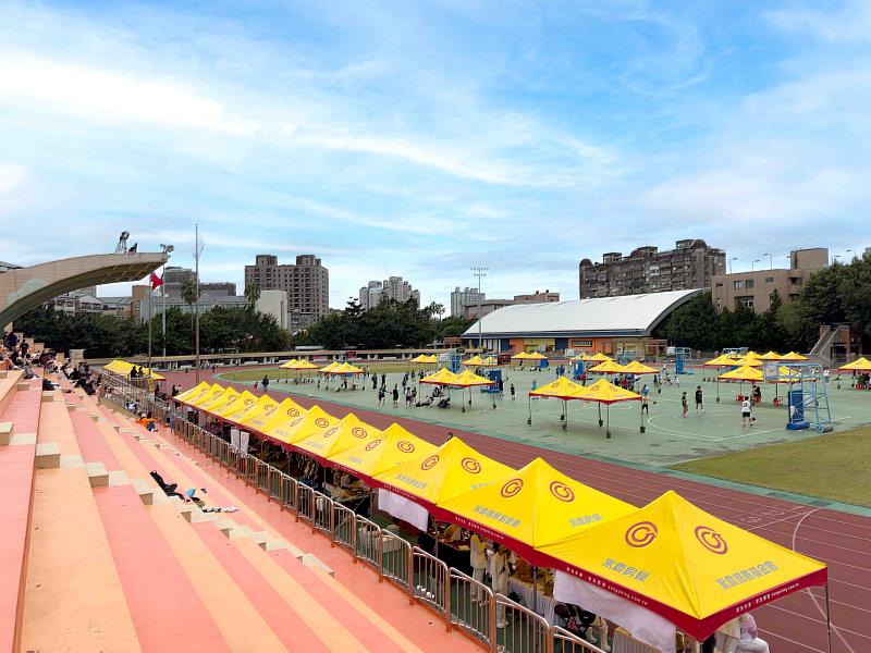 永慶房屋熱情贊助WILL POWER國際體育交流協會舉辦公益園遊會所需的活動帳篷。