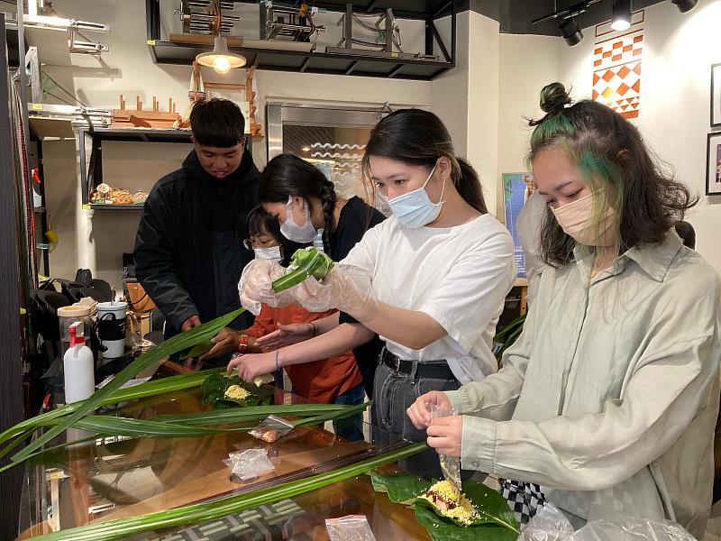 原資中心不只希望成為原住民族學生在華岡的家，更希望讓全校每一個人都有機會了解台灣獨特的原住民族文化與歷史傳承，