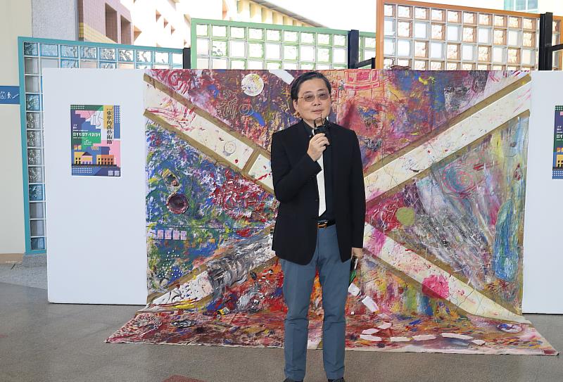 趙涵捷校長致詞勉勵策展團隊及創作者，希望角落藝術節持續做下去。