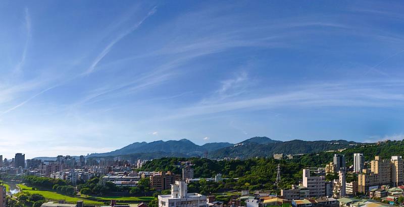 「璞園知山」高樓層景觀，可眺望芝山岩與陽明山系。