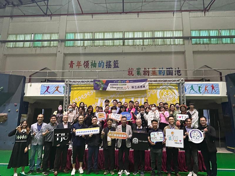 大仁科大舉辦專題周 師生組隊挑戰創意提案-活動大合照
