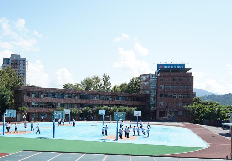 中信高中校園環境優美，佔地逾萬坪，是大臺北地區少見的森林校園。(圖/中信國際學校提供)