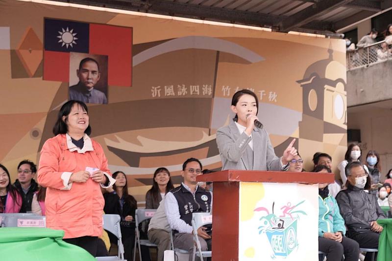 新竹女中今(2)日舉辦創校99週年校慶暨運動大會，市長高虹安到場祝賀。