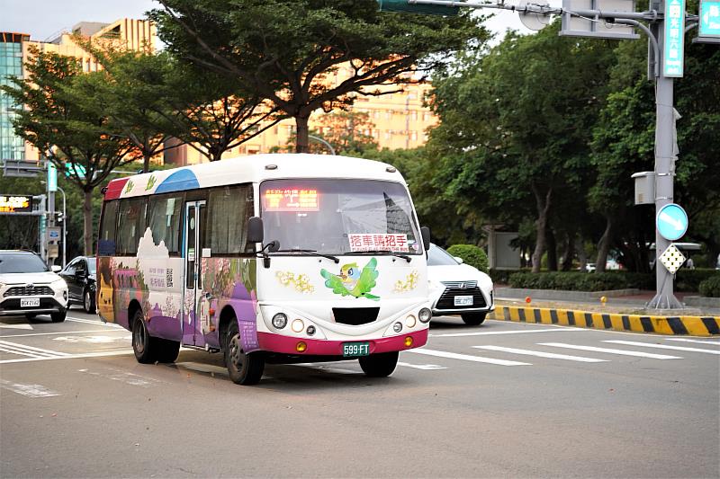 今年11月1日起，竹縣市區公車各路線的合理營運成本，由原本42.981元調升至52.991元。