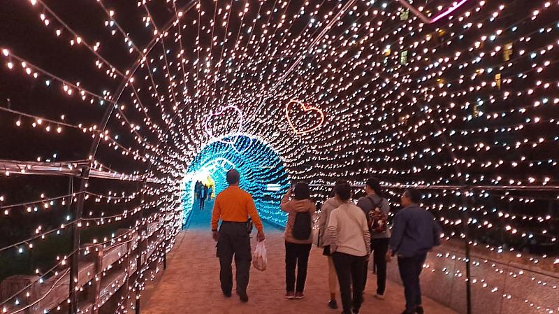 2023台東知本溫泉季延長亮燈至113/2/25  9米繽紛耶誕樹與加碼音樂會 「泡湯+過耶誕+歡慶跨年」讓你一次滿足