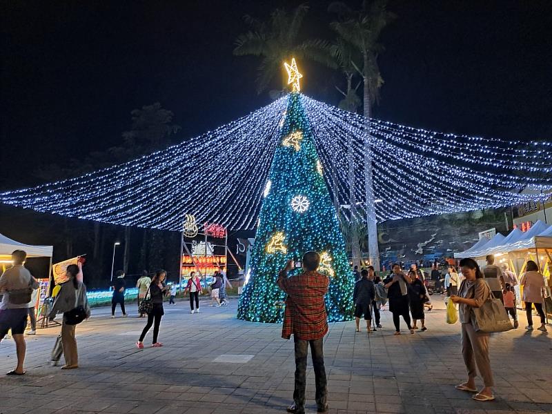 2023台東知本溫泉季延長亮燈至113/2/25  9米繽紛耶誕樹與加碼音樂會 「泡湯+過耶誕+歡慶跨年」讓你一次滿足