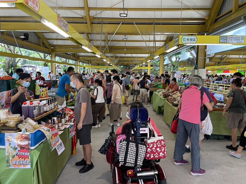 新北市農會於今年成立志工隊，欲招募在台北希望廣場的農特產品推廣