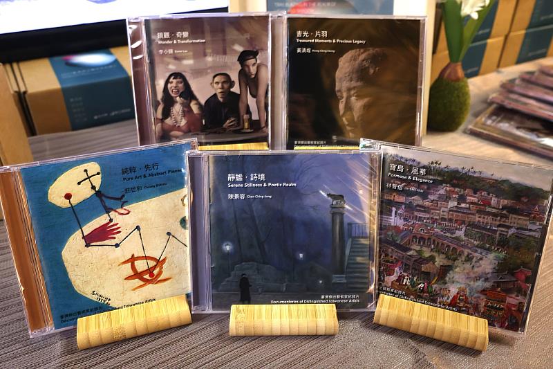 「臺灣傑出藝術家紀錄片」呈現黃清埕、莊世和、陳景容、林智信、李小鏡5位藝術家們對時代的觀察與詮釋。