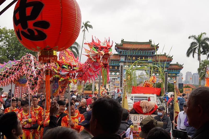 義民廟慶成圓醮神豬神羊獻供  楊文科祈求國泰民安縣政昌隆