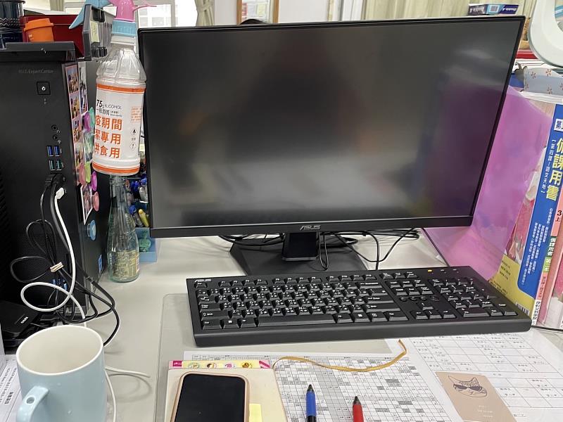 華碩文教基金會捐贈蘭嶼鄉桌上型電腦及筆電共65部 饒慶鈴感謝讓教學回歸正常步調