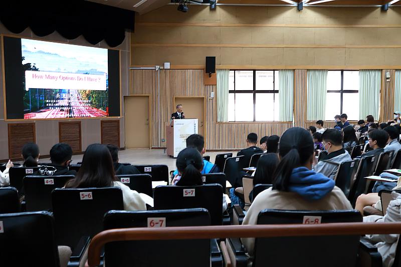 吳東林理事長分享ROTC大學儲備軍官訓練團