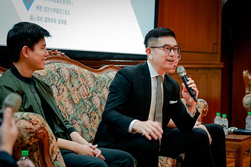 摩根士丹利（Morgan Stanley）台灣區柯之琛執行長在座談時，分享職場經驗及個人奮鬥故事。