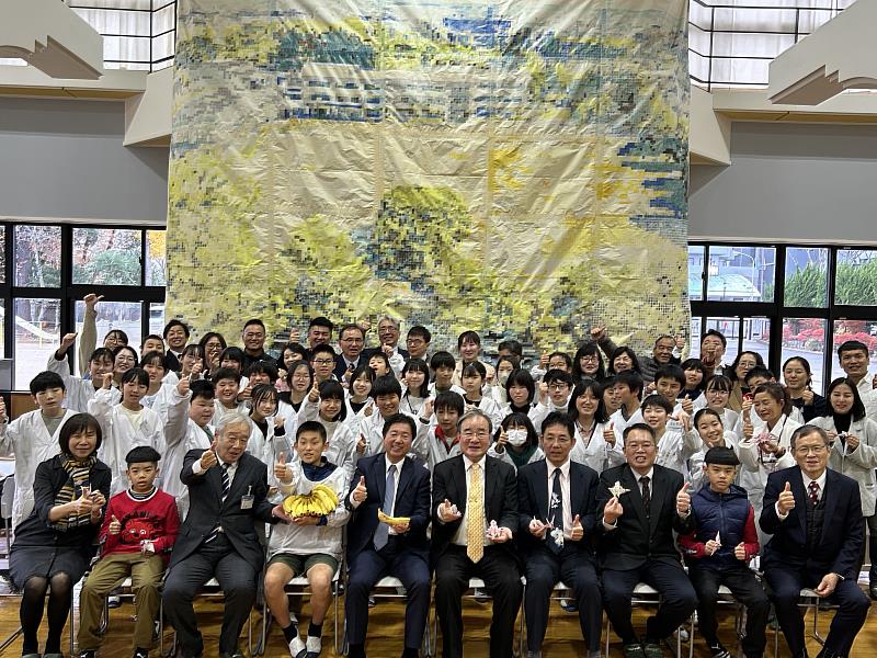 農糧署及駐日代表處與日本學童合照