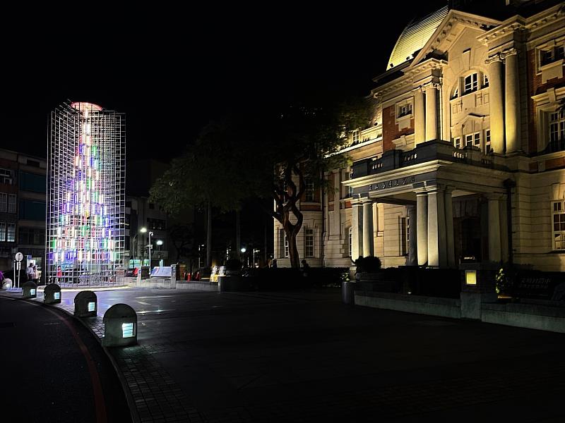 歡迎民眾12月8日至臺文館大門廣場一同點亮「寶島萬花」，共度歲末年終的美好時刻。