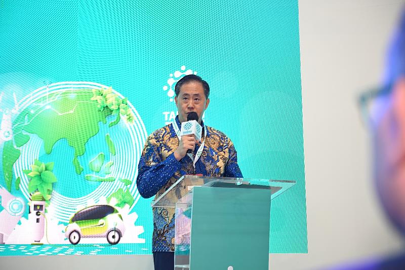 駐印尼代表處經濟組組長路豐璟發表開場致詞。(貿協提供)