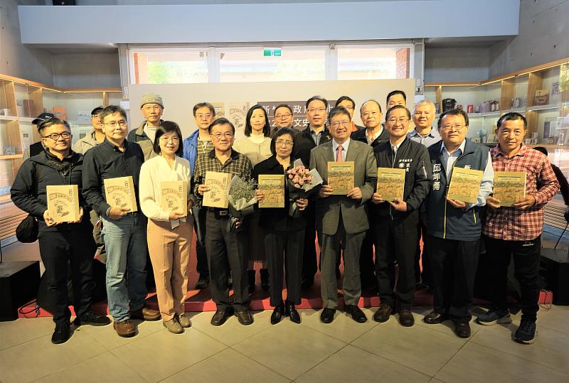 官網-文化局今(7日)在新竹縣縣史館大廳舉辦「112 年度文史研究叢書成果發表會」