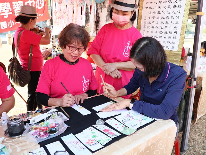 樂齡學習中心成果發表會 翁章梁期勉長輩在「圓夢中心」找到快樂