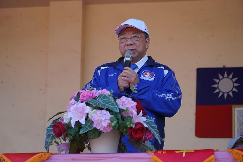 圖／中華大學校長劉維琪在運動會上致詞，鼓勵同學培養運動及注重品德的好習慣成為十足的華大「陽光青年」。