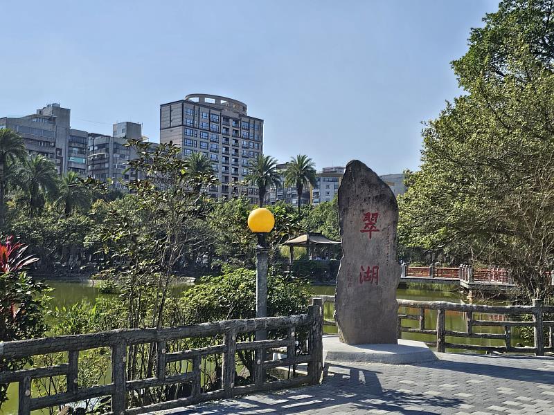 國父紀念館「聖誕之森」藝術市集於中山文化園區翠湖池畔舉行