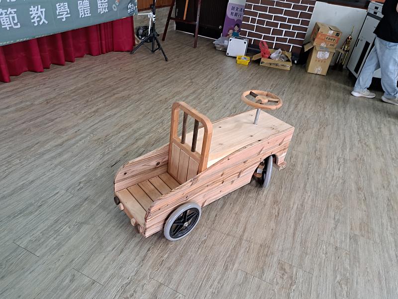 1.國小學生共同手作小車成品