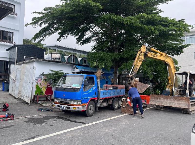 違章建築礙市容景觀 縣府持續針對危險老舊違章建築進行拆除 打造安全美麗的台東縣