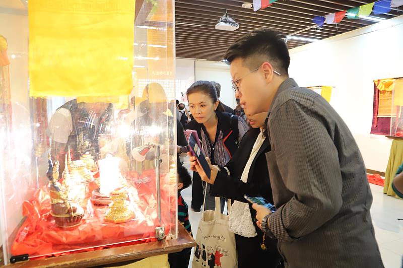 南華大學舉辦「佛陀與諸大弟子舍利展」，貴賓與教職員生及民眾參觀踴躍。