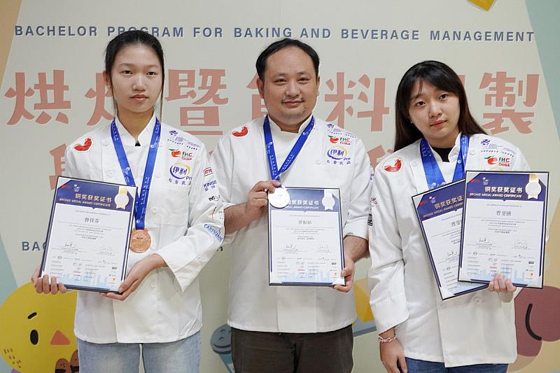 大葉大學烘焙學程師生榮獲FHC中國國際甜品烘焙大賽1銀3銅