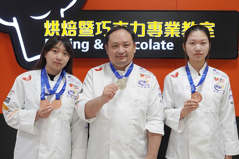 大葉大學烘焙學程師生在FHC中國國際甜品烘焙大賽獲獎