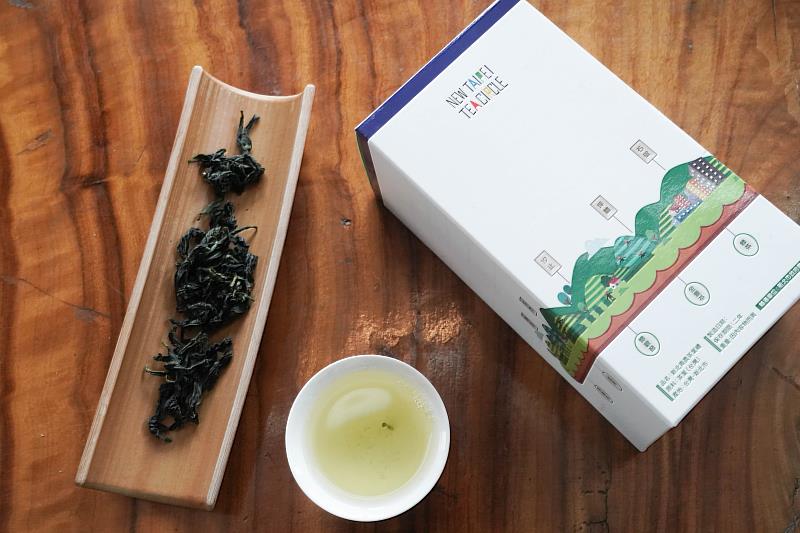 石碇青農曾仁宗經營翡翠茶園所產特色茶