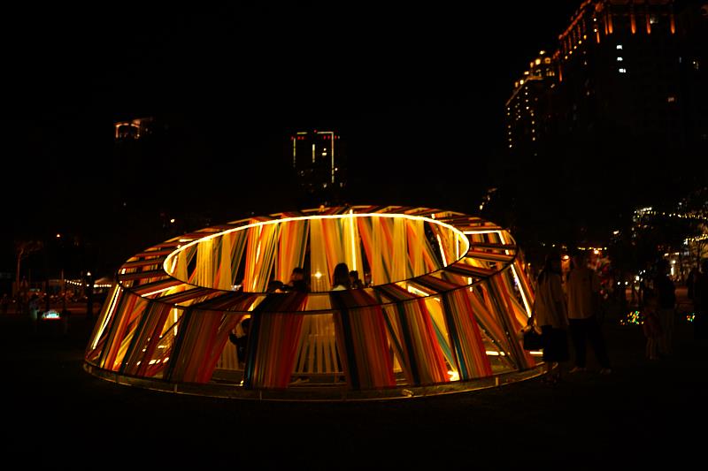 東興圳光藝節今天正式點燈，將展至明年2月25日止，歡迎全國民眾來賞燈。