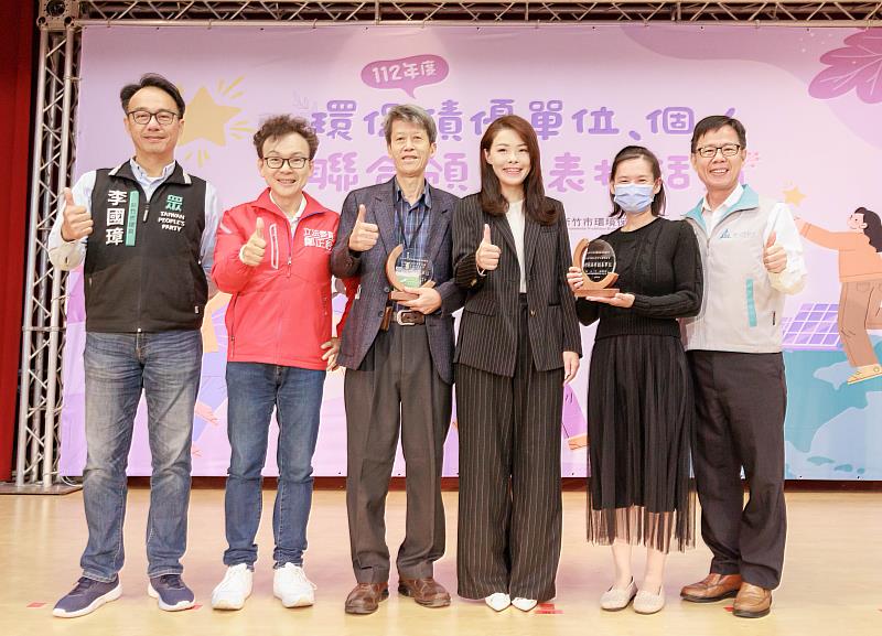 市長高虹安表揚竹市環保績優單位與志工，感謝環保英雄無私付出。