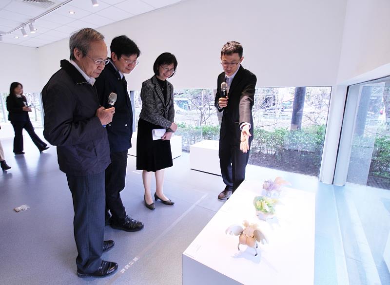 策展人導覽。