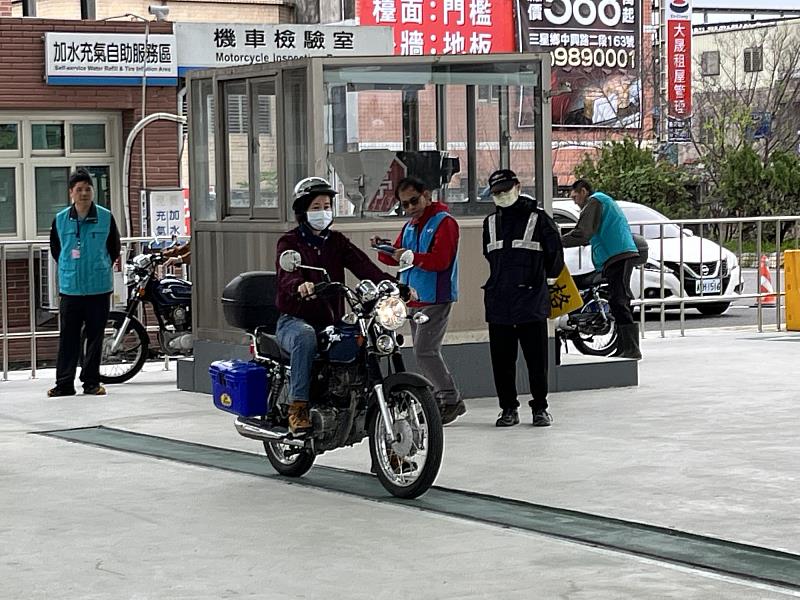 森林護管員甄試，進行實地騎乘循環檔機車測驗。