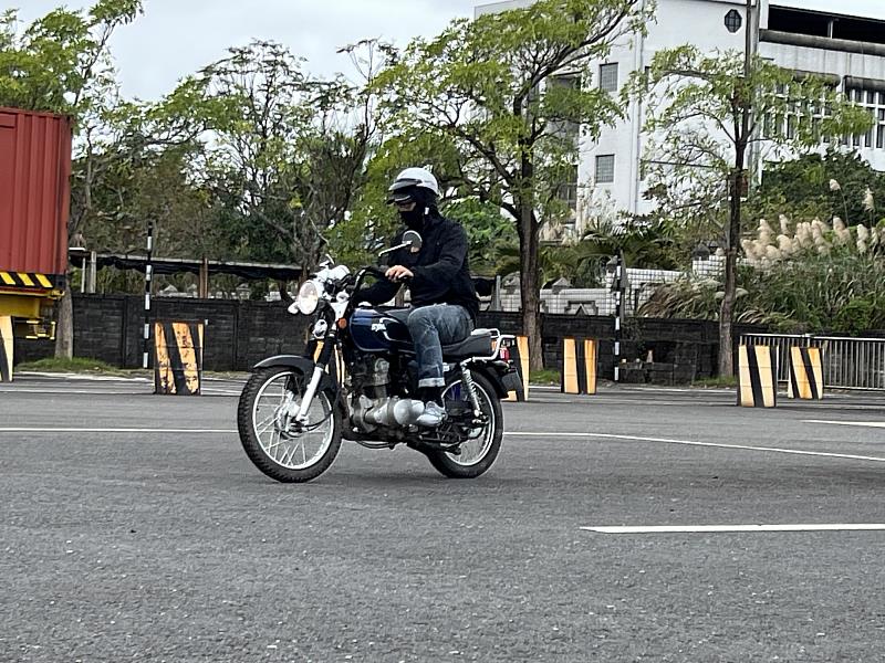 森林護管員甄試，進行實地騎乘循環檔機車測驗。