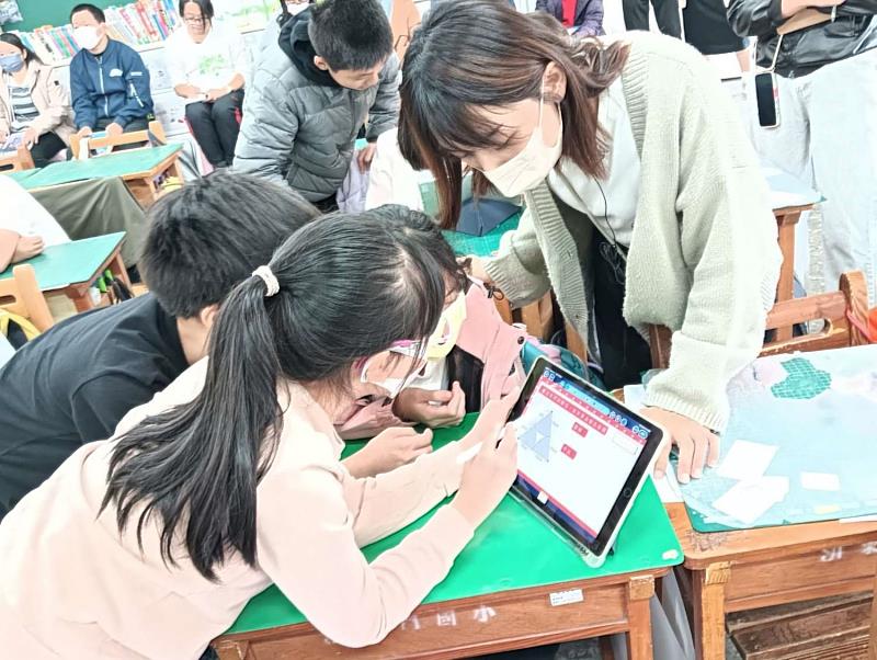 東門國小自主學習節全國公開授課學生數位學習美麗樣貌。