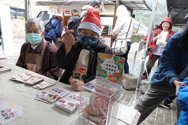 伊甸發起五心快餐車活動，讓長輩擔任一日頭家，透過活動參與及付出，感受到自我實現的快樂與滿足。