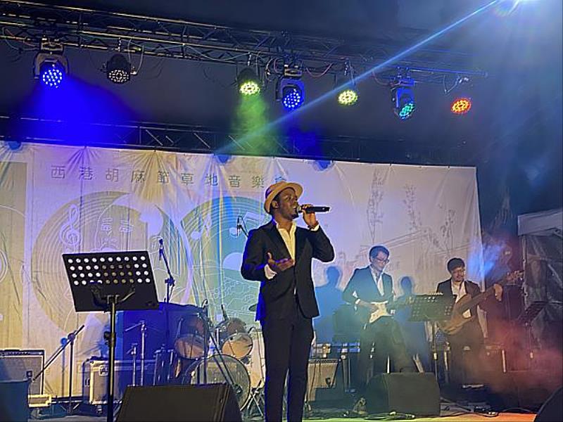 海地歌手小畢於西港胡麻節演出之情形。