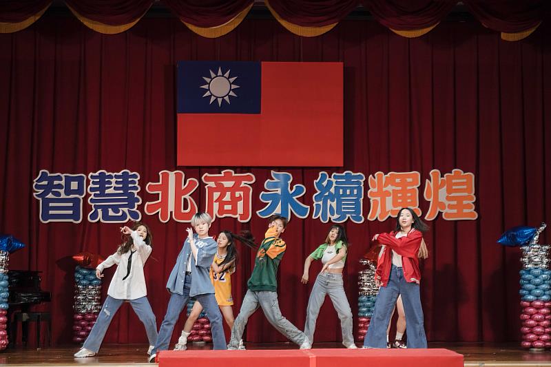 北商大為校慶從10月起就展開一連串的慶祝活動,校慶當日學生社也團帶來非常精彩表演。